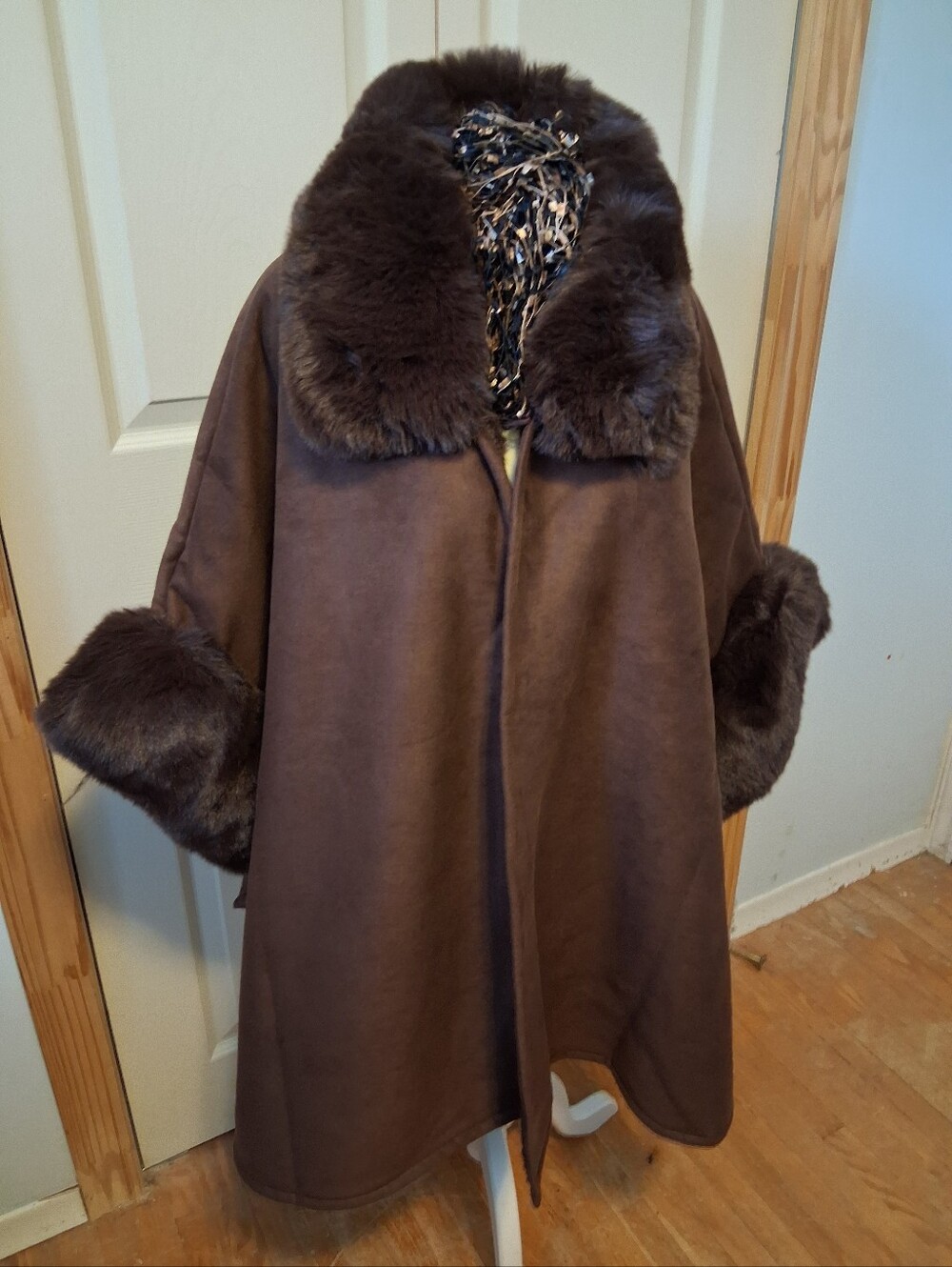 Plush Faux Fur Trim Women's Cape